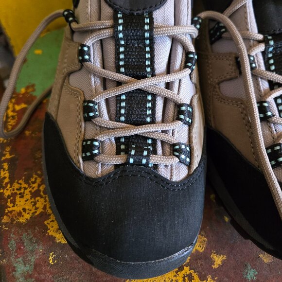 Vintage New WENGER OUTDRY HIKING SHOES SZ8 - Picture 1 of 7